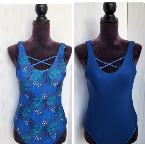 NWOT One Piece Swimsuit Navy Floral Scoop Neck Strappy Straps Lined Cups M - Picture 1 of 14